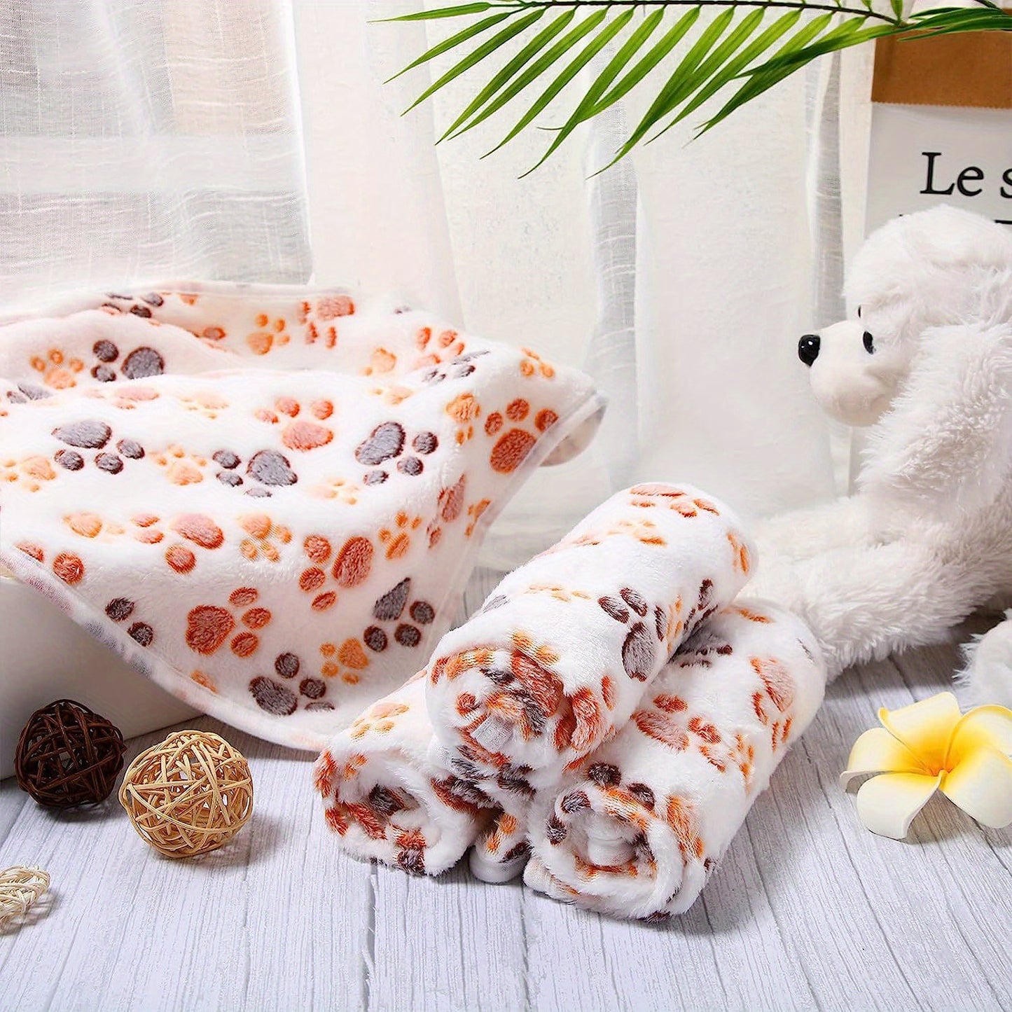 1pcs Warm And Soft Pet Blanket With Paw Print Design For Dogs, Cats, And Guinea Pigs