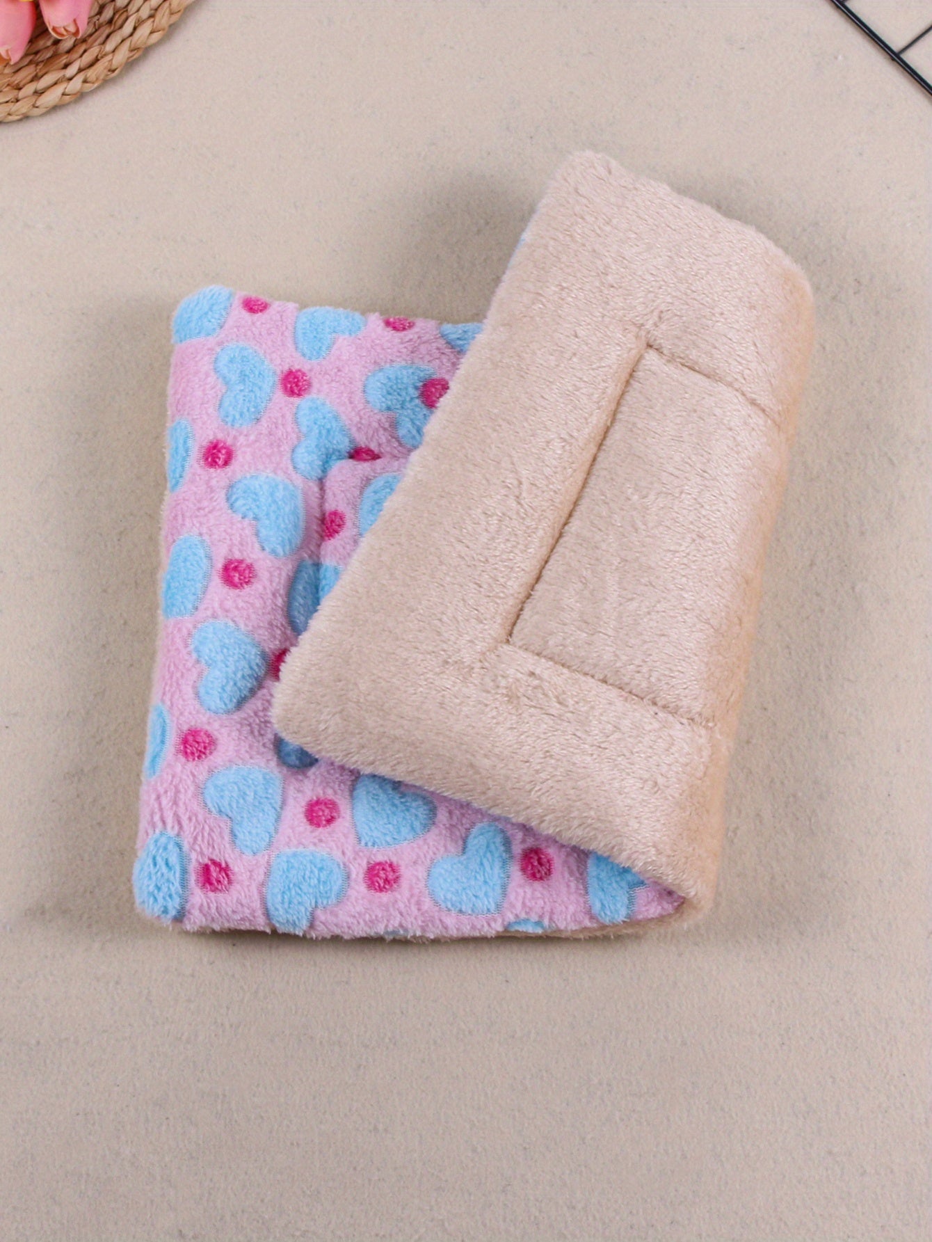 All-Season Dirt-Resistant Rectangular Pet Blanket - Comfortable Dog Paw Heart Print Pet Bed, 1pc