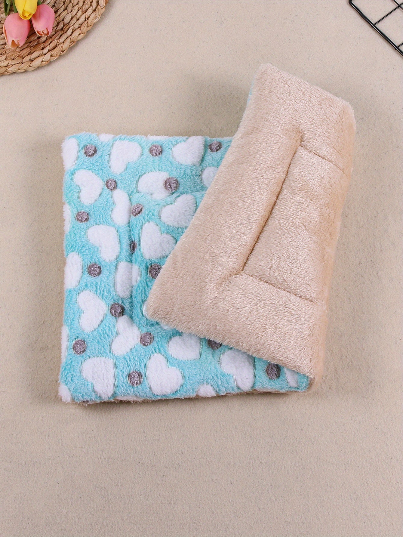 All-Season Dirt-Resistant Rectangular Pet Blanket - Comfortable Dog Paw Heart Print Pet Bed, 1pc